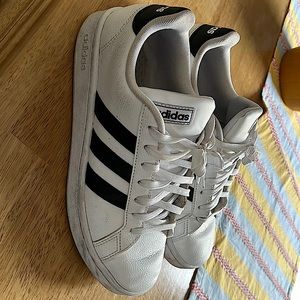 Women’s Adidas Sneakers Size 8